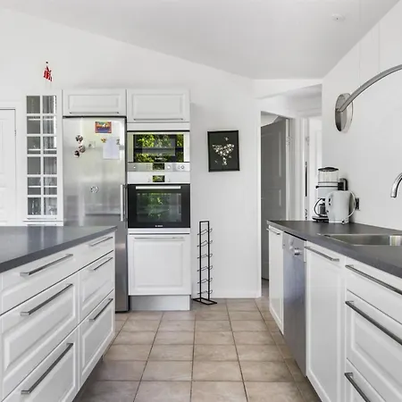 Holiday home Merrit - 280m From The Sea By Interhome *